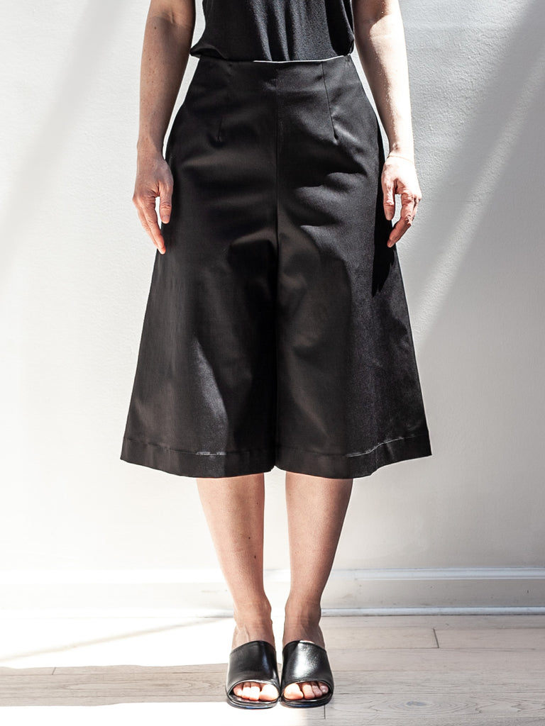 Pova Short Pants - Black by Nehera