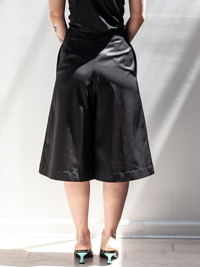 Pova Short Pants - Black by Nehera