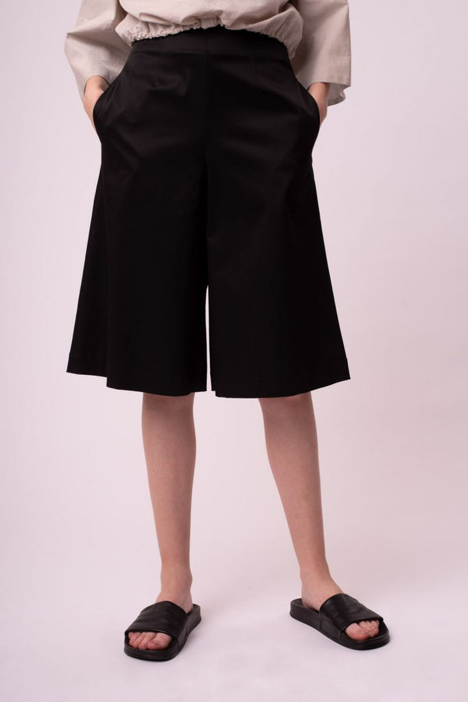 Pova Short Pants - Black by Nehera